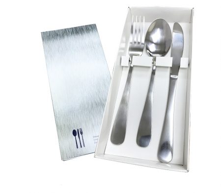 Cutlery set in box