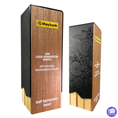 WOODEN TROPHY 7513